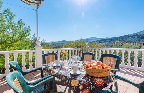 Carcabuey House | 180 m² House ∙ 5 bedrooms ∙ 12 guests