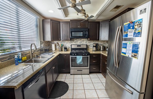 Green Valley House | 1800 SqFt House With Heatable Pool Spa 13Min From Strip