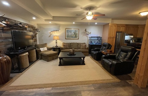 Clemmons Apartment | *1800 SqFt Private Aptmt in Country Home. WFU, DTWS,Truist Field/RISE,Tanglewood