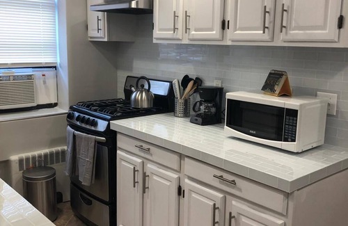 Industry Apartment | 1817 4B · Perfect 2bed Apt-20 min to NYC/Parking Avail.