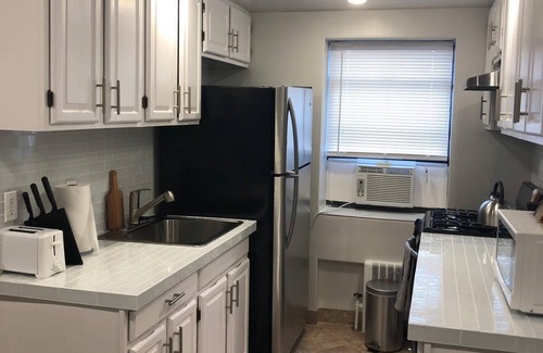 Industry Apartment | 1817 4B · Perfect 2bed Apt-20 min to NYC/Parking Avail.