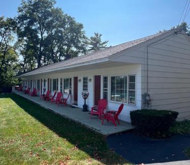 Weirs Beach Hotel | 1848 Inn