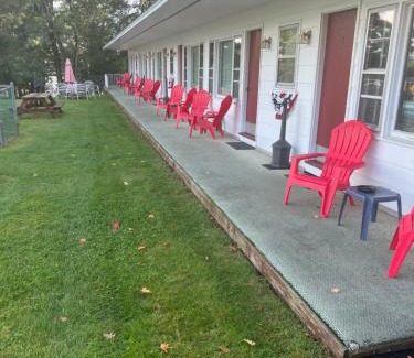 Weirs Beach Hotel | 1848 Inn
