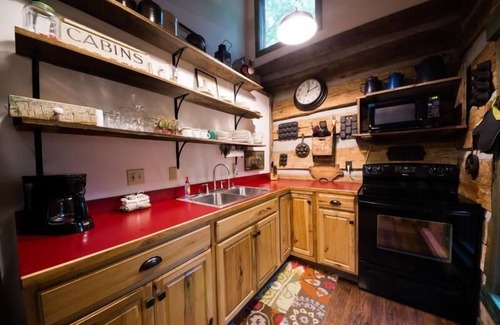 Nashville Cabin | 1859 Historic Log Cabin, pet friendly and 5 minutes to Nashville!