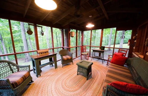 Nashville Cabin | 1859 Historic Log Cabin, pet friendly and 5 minutes to Nashville!