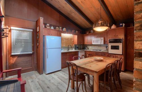 North Wawona Ski Chalet | 18B Hiltbrand Hangout