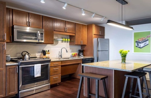 Downtown Dallas Apartment | 18th FL Stylish CozySuites w/roof pool, gym #3