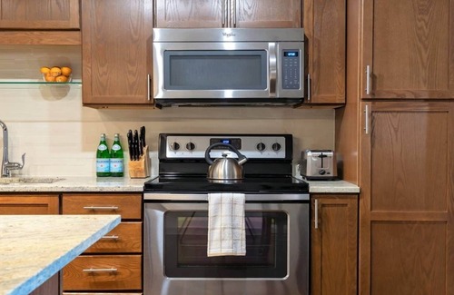 Downtown Dallas Apartment | 18th FL Stylish CozySuites w/roof pool, gym #3