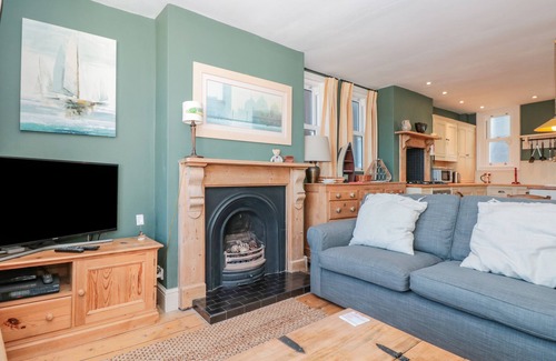 Dartmouth Cottage | 19 ABOVE TOWN, pet friendly, character holiday cottage in Dartmouth