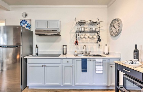 Manchester Apartment | 19 Mi to Seattle: Port Orchard Studio w/Views