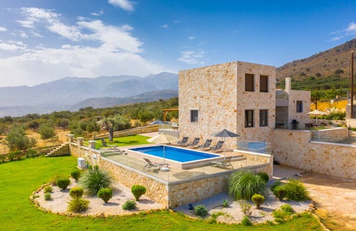 Megala Chorafia Villa | 190 m² Villa ∙ 4 bedrooms ∙ 8 guests