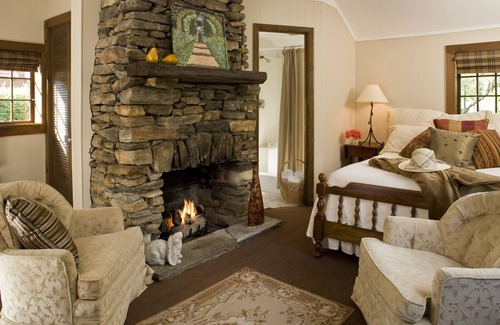 Lynn Hotel | 1906 Pine Crest Inn