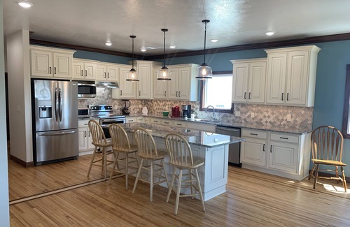 Southeast Bon Homme Other | 1916 renovated 8 bedroom, family-friendly home with great views