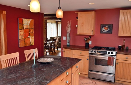 Moscow House | 1920's Renovated Farm House, 4 seasons close to Stowe, Vermont