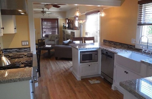 Lynwood Place House | 1927 Restored Downtown Phx Historic Bungalow close to Medical & Sports.