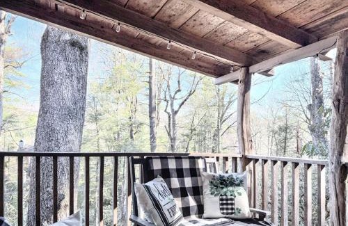 Mirror Lake House | 1930's Highlands Hideaway