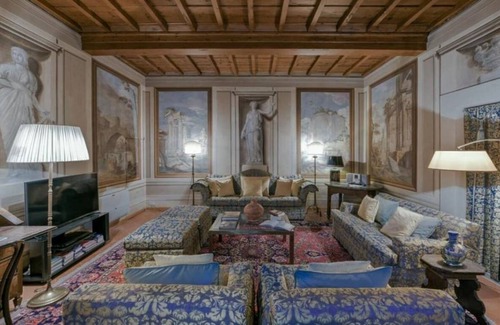 Santa Croce Apartment | 198 m² Apartment ∙ 3 bedrooms ∙ 7 guests
