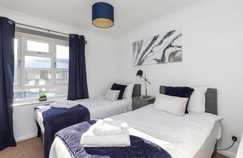 Crawley City Centre House | 19A The Broadwalk - Cozy 1BR in the Heart of Crawley near GATWICK Airport great for contractors and flight crew students