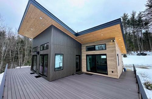 Bethlehem Villa | 1B Contemporary cabin in magnificent setting, luxury and comfort, hot tub, AC!