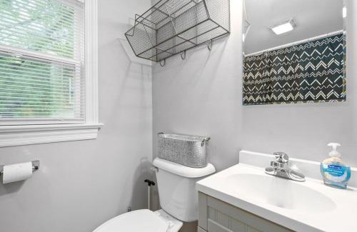 Clarksville House | 1BD 102 Madison Ter