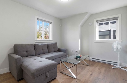 Ladner House | 1BD Lovely Coach Home B in Delta!