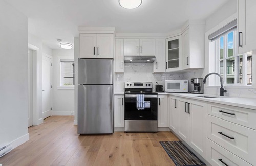 Ladner House | 1BD Lovely Coach Home B in Delta!