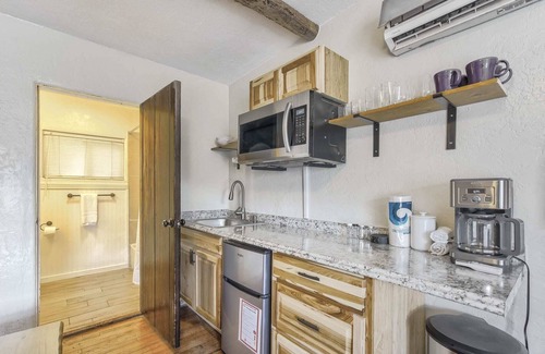 West Colorado Springs Apartment | 1BD Mnt View Suitehikingdogs Welcome!