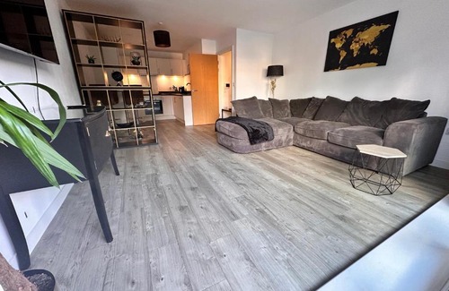 Crawley City Centre Apartment | 1Bed Apt- Crawley Town Centre - Free Parking