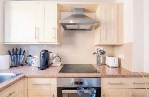 St. Helen's Apartment | 1bed - Portobello and Westfield