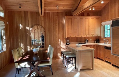 Sun Valley Cabin | 1Bedroom With 3 Bunk Beds + A Pull Out Sofa Bed