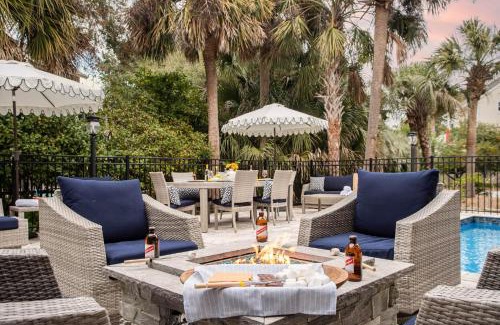 Beachwood East House | 1blck to Beach Pool Firepit Outdoor Kitchen Game Room Pelican by AvantStay
