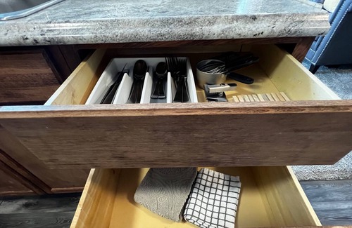 Powderly Apartment | 1BR/1BA Apt 5 min from Paris, Pat Mayse Lake and 10 min to Choctaw Casino