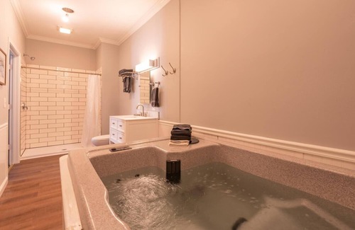 Nashville Hotel | 1BR, 1BA Luxury Hot tub Suite