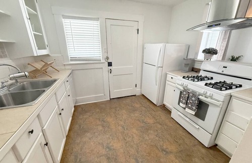 Tobin Hill House | 1BR/1BA Walk Downtown Riverwalk, Golf, Zoo & Pearl