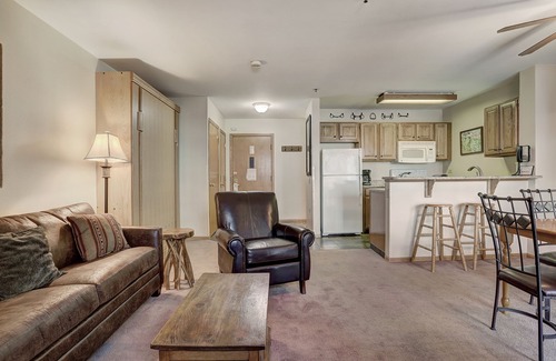 Historic District Condo | 1br Cozy Winter Hideway- Walk To Apres, Shops, Fun- Sleeps 6 1 Bedroom Condo by RedAwning