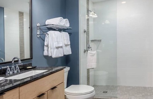 Old Town Chinatown Condo | 1br Deluxe Condo in Golf, Bikes, Hiking!