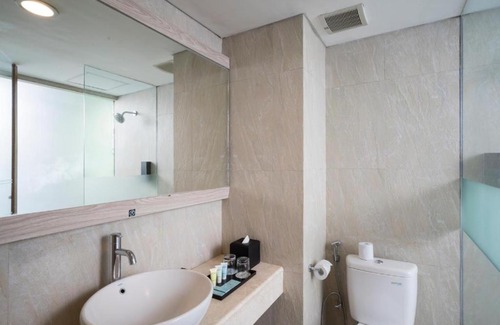 Umalas Hotel | 1BR Deluxe Room in Seminyak