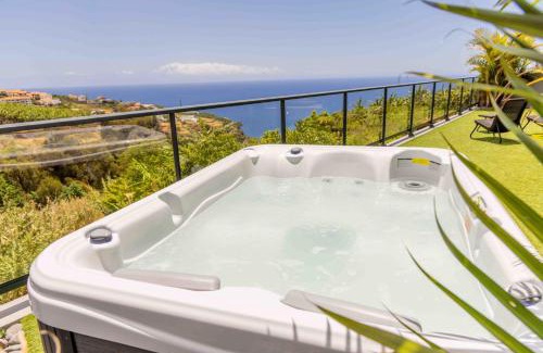 Estreito da Calheta House | 1BR House - Garden & Hot Tub - Estreito da Calheta