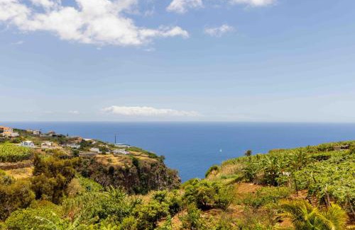 Estreito da Calheta House | 1BR House - Garden & Hot Tub - Estreito da Calheta