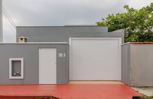 Praia da Armacao do Itapocoroi Apartment | 1BR House w/BBQ & Garage in Penha Jcs0004
