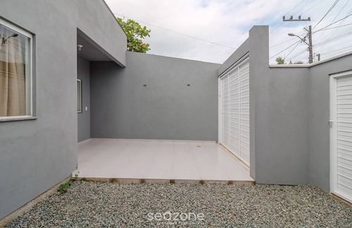 Praia da Armacao do Itapocoroi Apartment | 1BR House w/BBQ & Garage in Penha Jcs0004