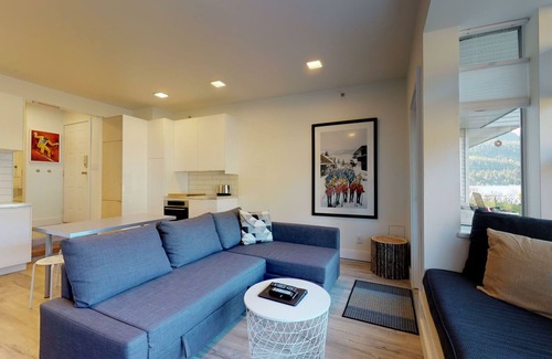 Blueberry Hill House | 1BR + Sofabed | Whistler on the Lake | Lakefront | Private Dock | Wood Fireplace