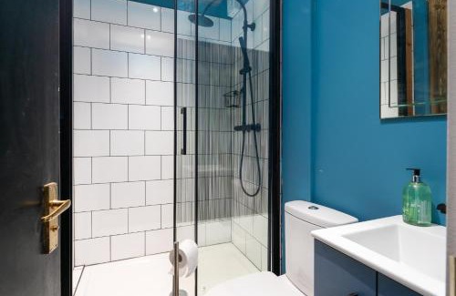 Spitalfields Apartment | 1BR Stylish Flat by HostaraHomes, Near Liverpool Street, Prime London Location, Sleeps up to 4