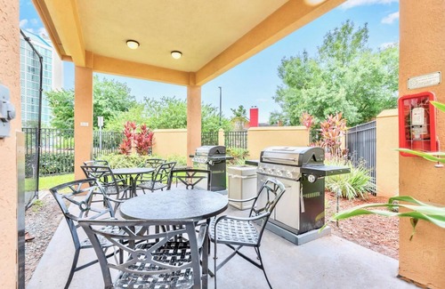 Southwest Orlando Apartment | 1BR w 2 Queen Beds -near Disney w Pool Hot tub