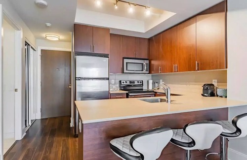 Fort York Hotel | 1King 1Queen 1Twin Beds/CN TowerView/Luxury Suite