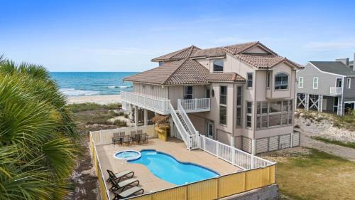 East End House | 1st Dibs-Beachfront-Pet friendly-Private Pool-Elevator