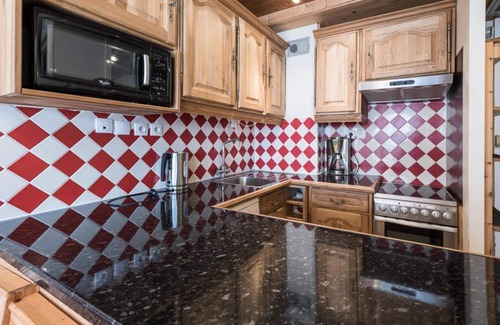 Les Almes Apartment | 1st floor, balcony, tv, ski locker, 51m², Tignes