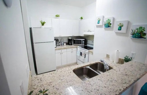 Edgewater Apartment | 2/2.5 Miami Apartment,7 mins Airport, 20 min Beach