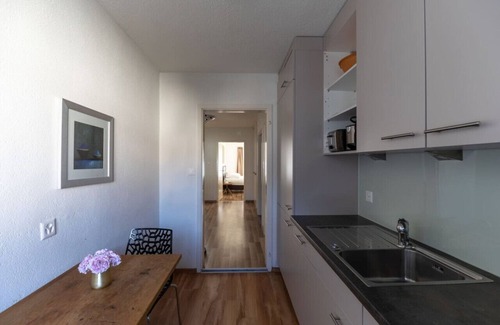 Muhlebach Apartment | 2.5BR flat close to lake/opera/city center (SF10)