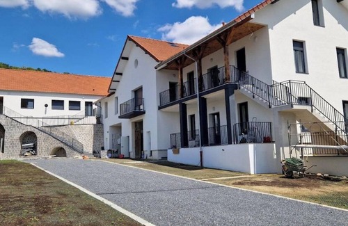 La Ferte-sous-Jouarre Apartment | 2 appartements 10pax 109/110 Ferté-sous-Jouarre